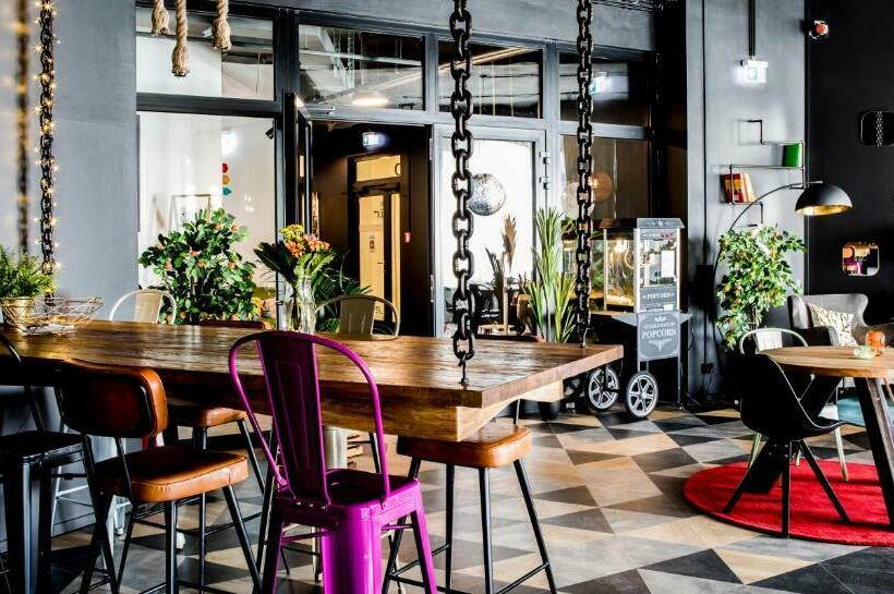 هتل P182 Hidden Hostel