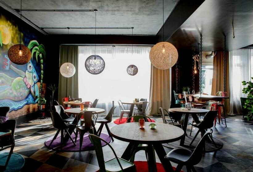 هتل P182 Hidden Hostel