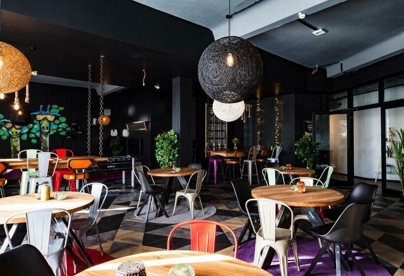 هتل P182 Hidden Hostel