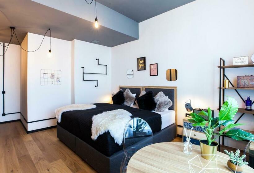 هتل P182 Hidden Hostel