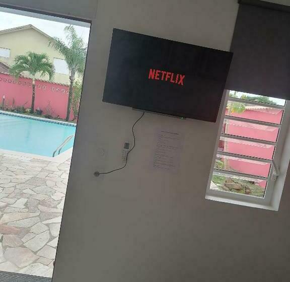 Pensionat Studio Neuf, Piscine Et Carbet à La Villa Pierre