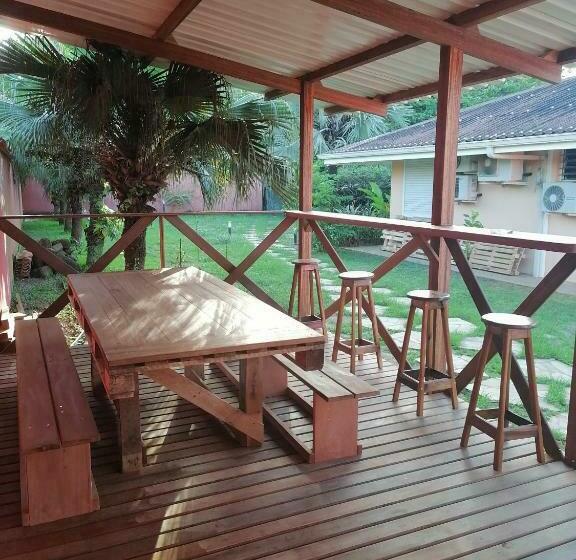 Pensionat Studio Neuf, Piscine Et Carbet à La Villa Pierre