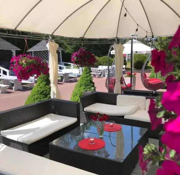 فندق Gdańsk Dworek Banino