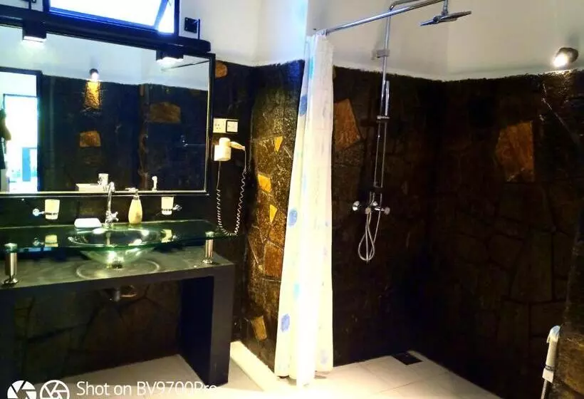 هتل Flower Garden