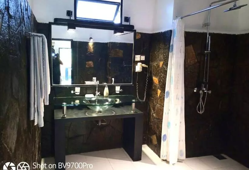 هتل Flower Garden