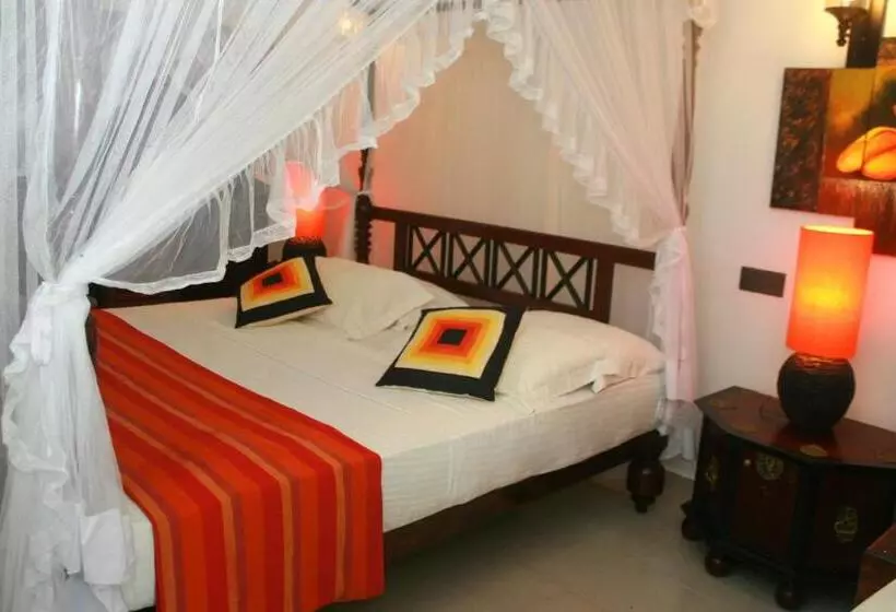 هتل Flower Garden