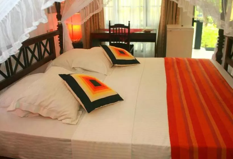 هتل Flower Garden