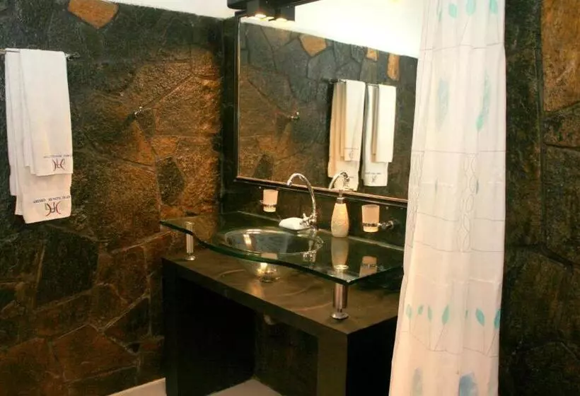 هتل Flower Garden