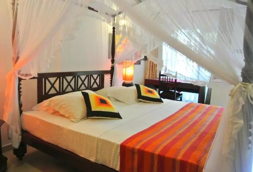 هتل Flower Garden