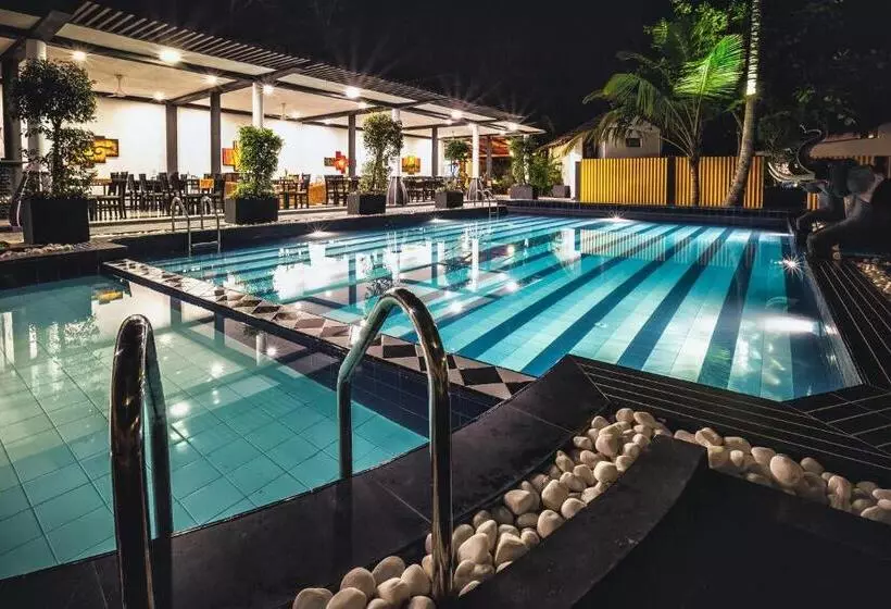 هتل Flower Garden