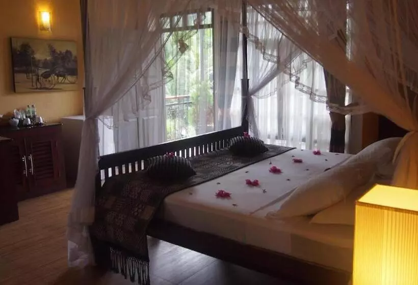 هتل Flower Garden