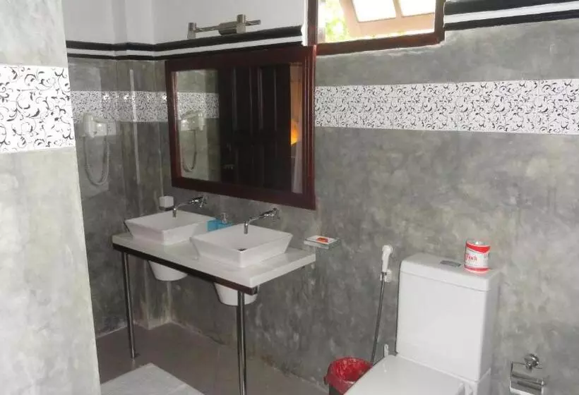 هتل Flower Garden