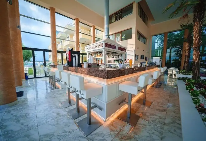 ホテル Perla Beach Luxury   All Inclusive & Free Beach Access