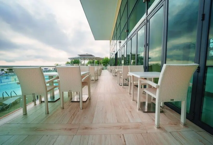 ホテル Perla Beach Luxury   All Inclusive & Free Beach Access