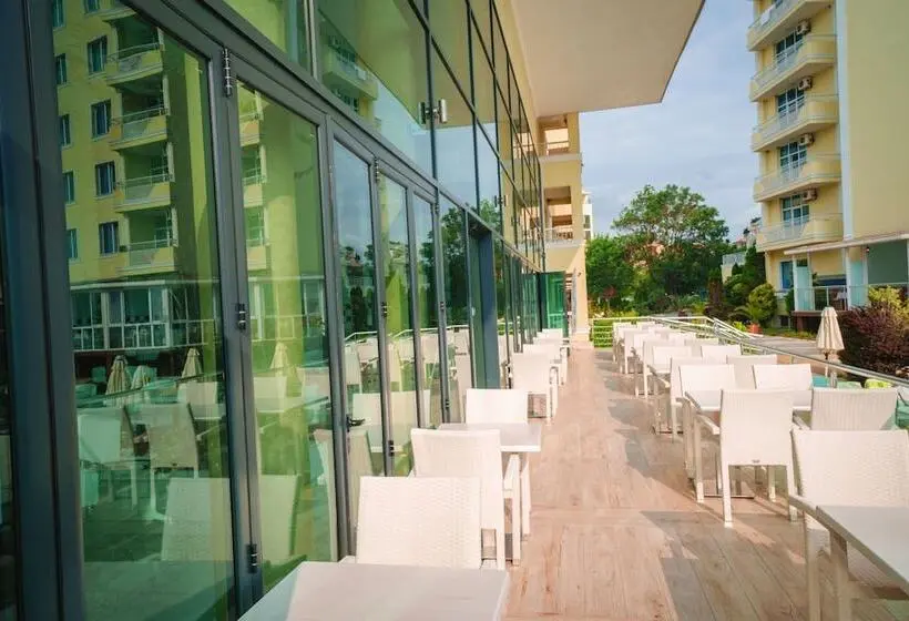 ホテル Perla Beach Luxury   All Inclusive & Free Beach Access