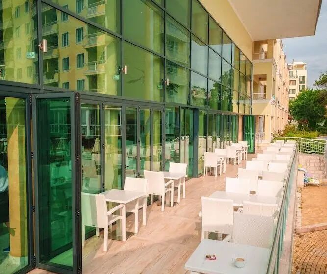 ホテル Perla Beach Luxury   All Inclusive & Free Beach Access