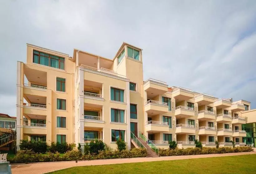 هتل Perla Beach Luxury All Inclusive & Free Beach Access