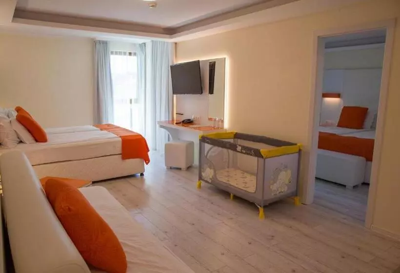 هتل Perla Beach Luxury All Inclusive & Free Beach Access