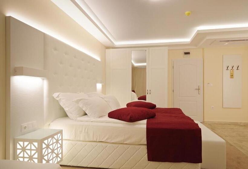 هتل Perla Beach Luxury All Inclusive & Free Beach Access