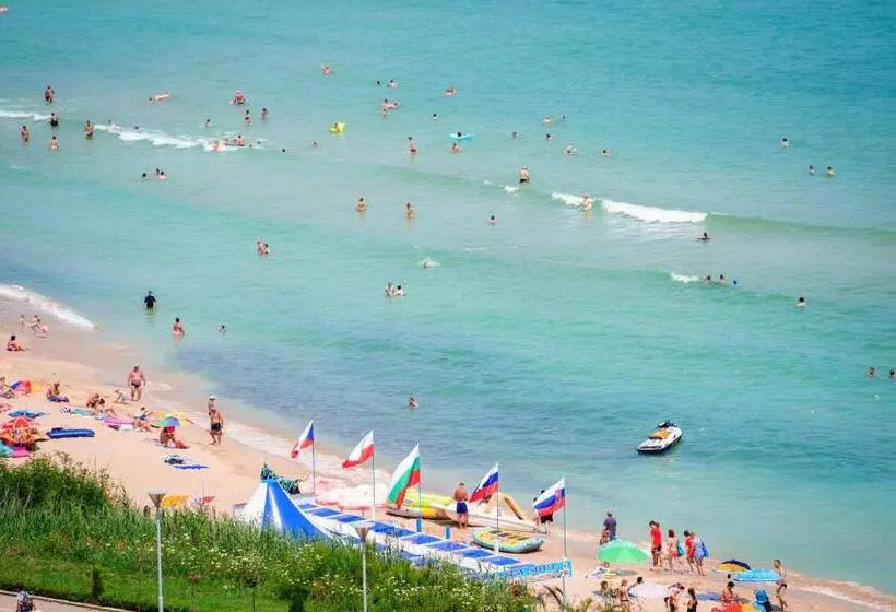 هتل Perla Beach Luxury All Inclusive & Free Beach Access