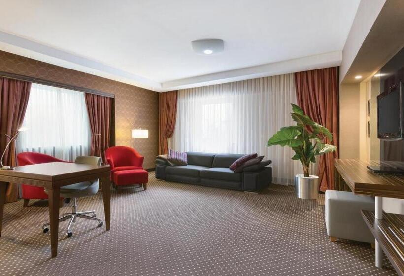 Отель Ramada Plaza By Wyndham Izmit