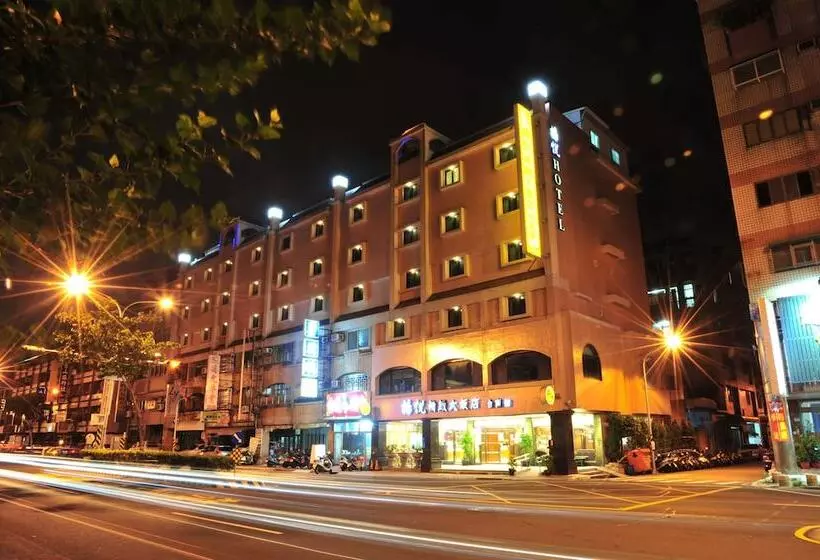 Young Soarlan Hotel Tainan