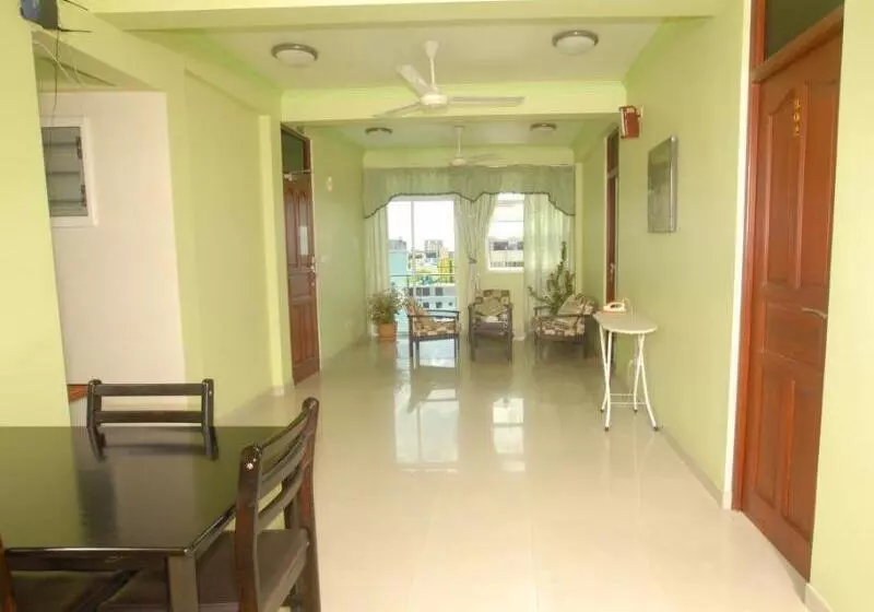 پانسیون House Clover