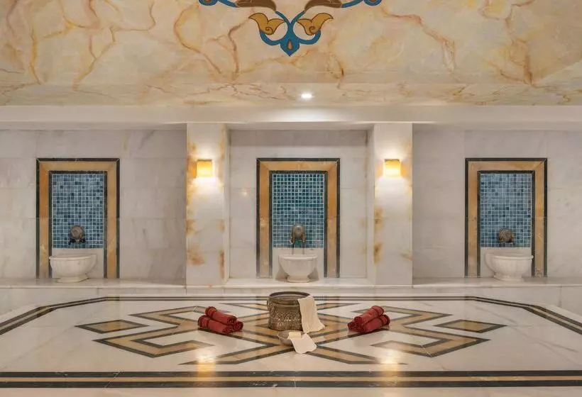 استراحتگاه Wyndham Garden Lara