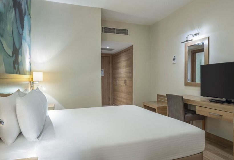 استراحتگاه Wyndham Garden Lara