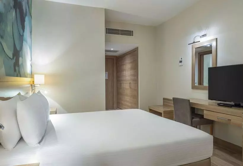 استراحتگاه Wyndham Garden Lara