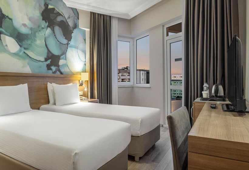 استراحتگاه Wyndham Garden Lara