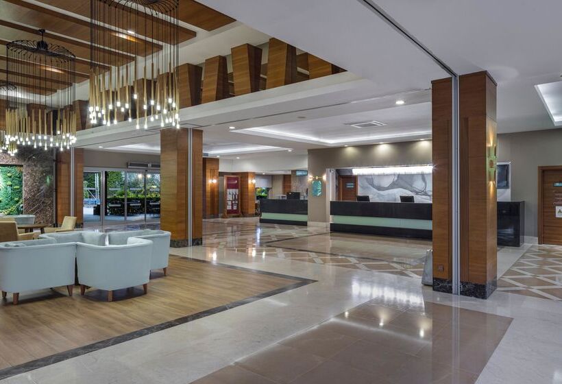 استراحتگاه Wyndham Garden Lara