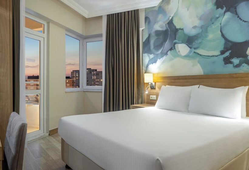 استراحتگاه Wyndham Garden Lara