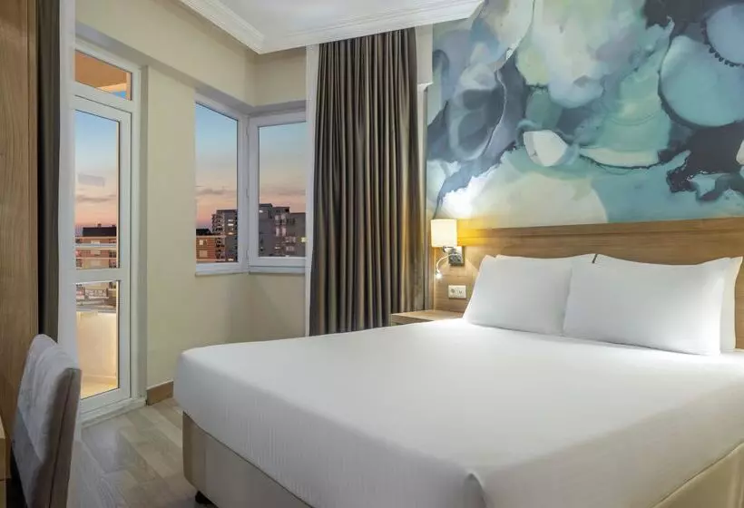 استراحتگاه Wyndham Garden Lara