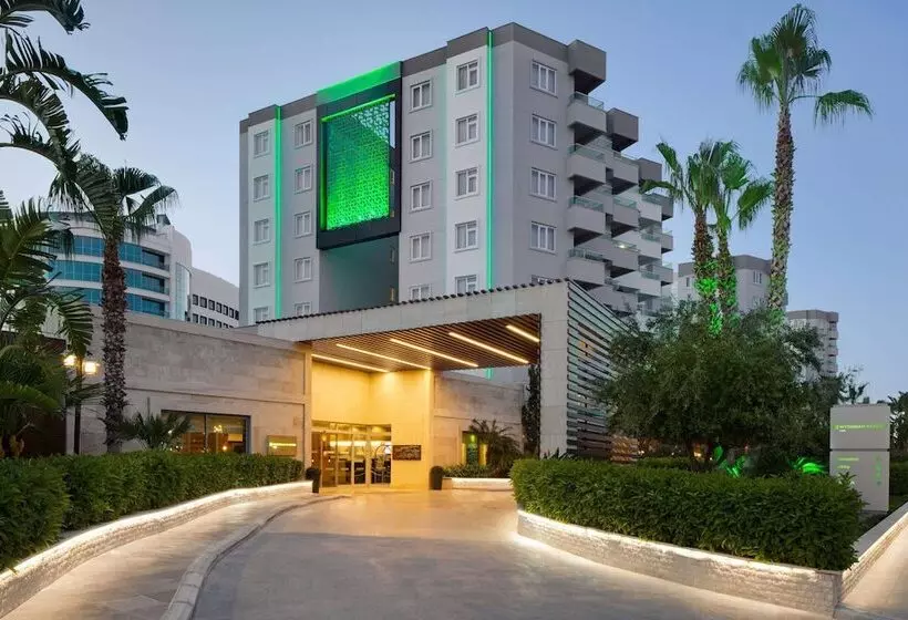 استراحتگاه Wyndham Garden Lara