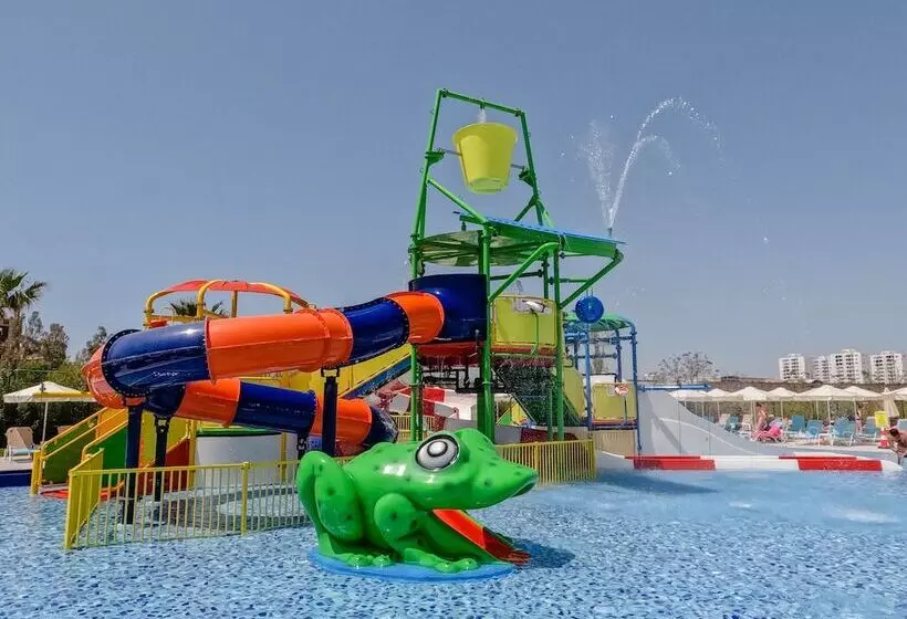 استراحتگاه Wyndham Garden Lara