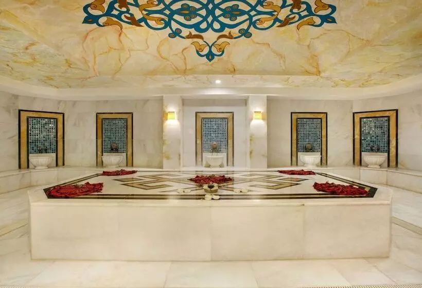 استراحتگاه Wyndham Garden Lara