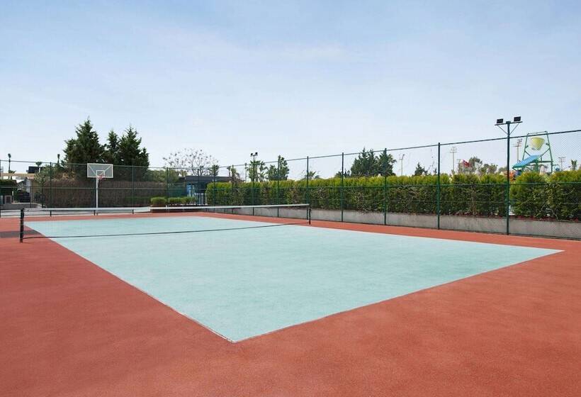 استراحتگاه Wyndham Garden Lara