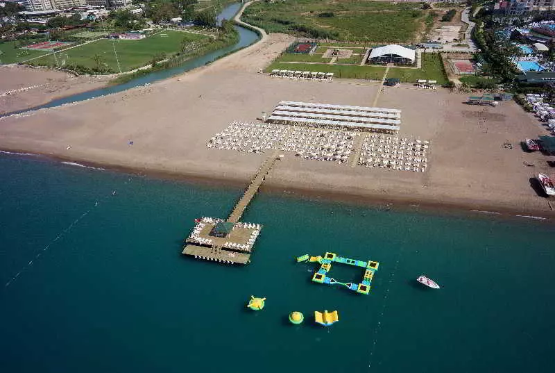 استراحتگاه Wyndham Garden Lara