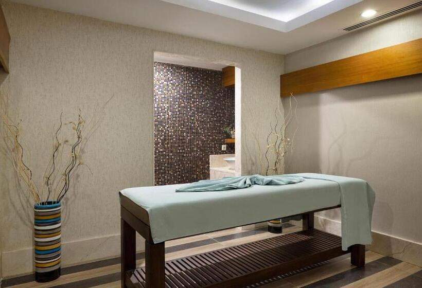 استراحتگاه Wyndham Garden Lara