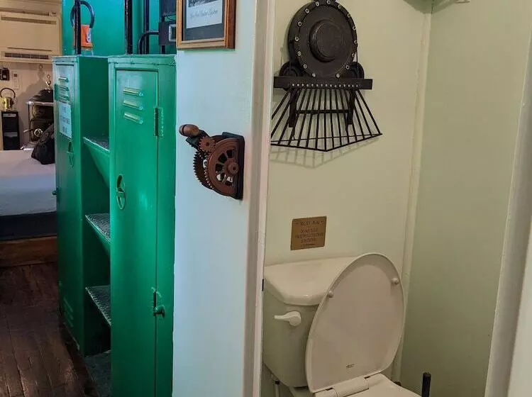 Retkeilymaja Olympic Railway Inn