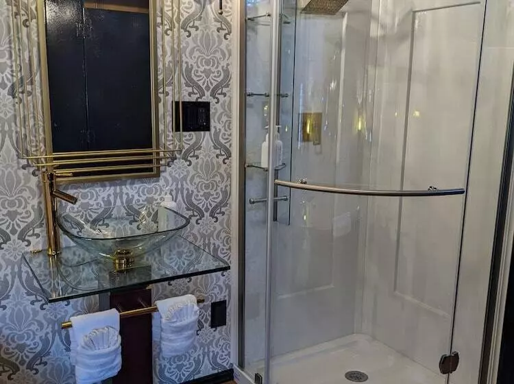 Retkeilymaja Olympic Railway Inn