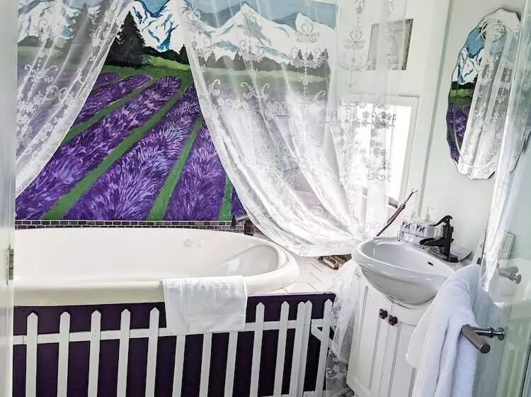 Retkeilymaja Olympic Railway Inn