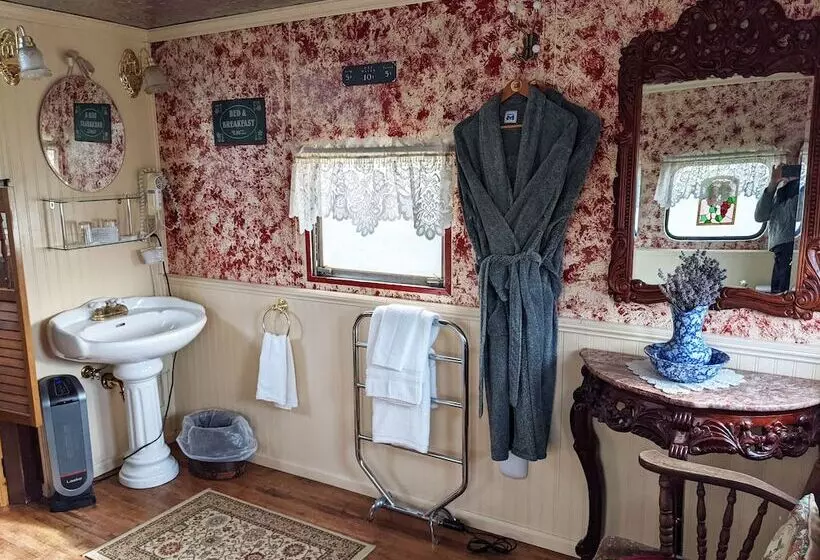 Retkeilymaja Olympic Railway Inn