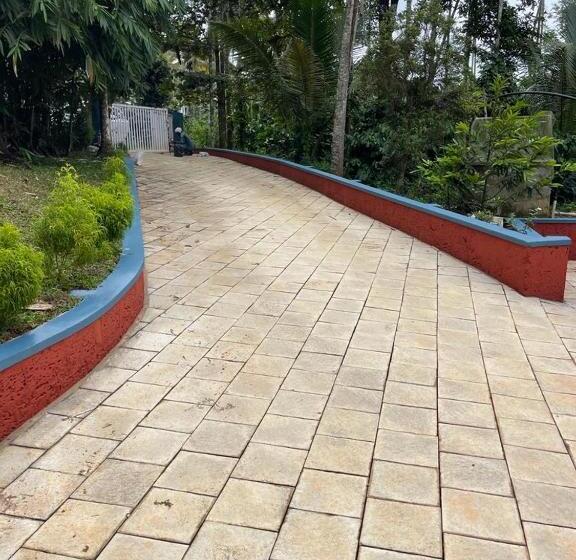 הוסטל Silver Oak By Exuberance Stays