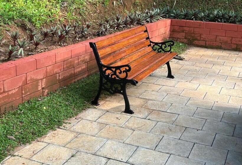 הוסטל Silver Oak By Exuberance Stays