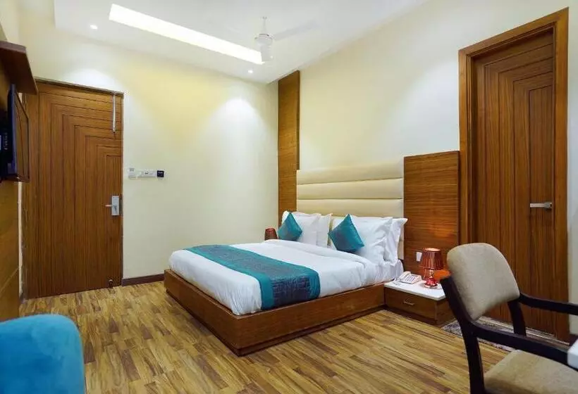 تختخواب و صبحانه Aura Grand By Levelup Hotels