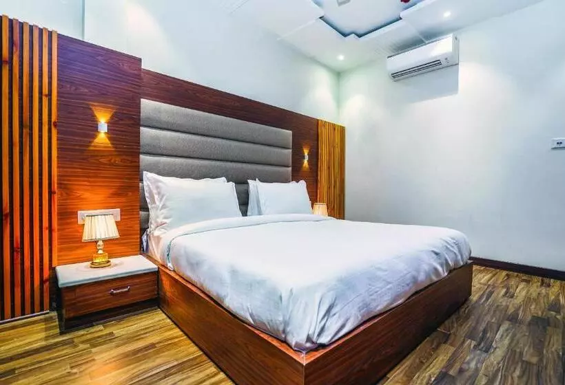 تختخواب و صبحانه Aura Grand By Levelup Hotels