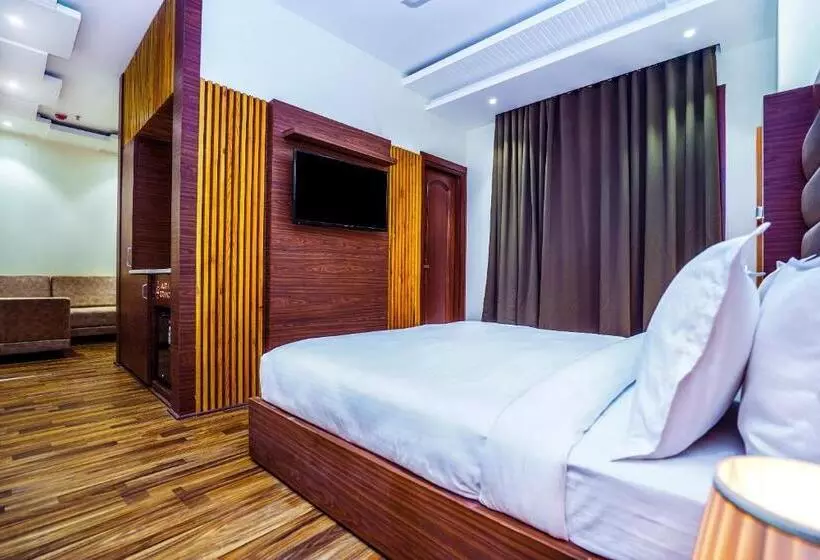 تختخواب و صبحانه Aura Grand By Levelup Hotels