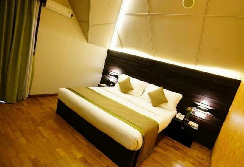 Отель Victoria Court Suites